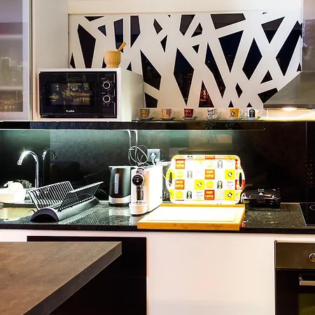 Liiiving In | Invictus Bolhao Market Apartment *
